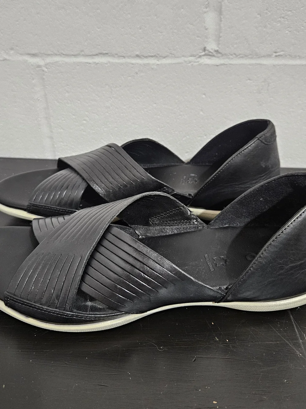 ECCO Black Leather Cross Strap Sandals Women's Comfort Slide Closed Heel Size 12
